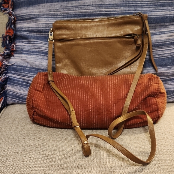 Elegant Tan Leather Crossbody Bag - Picture 7 of 7